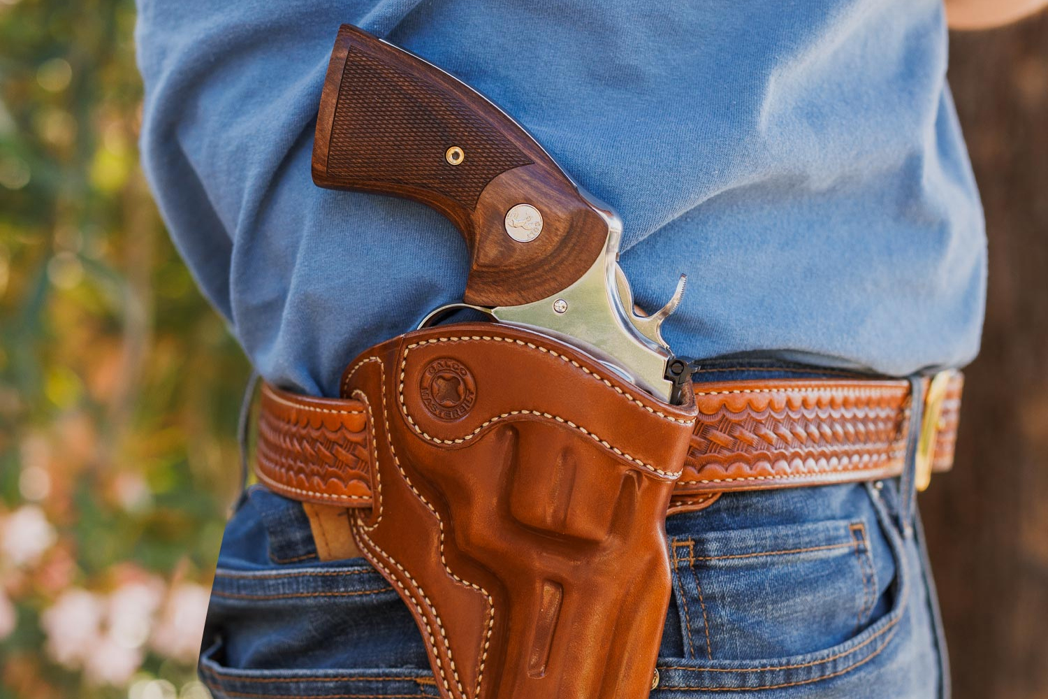 How Do You Carry Your Barbecue Gun ? - Shooting News Weekly