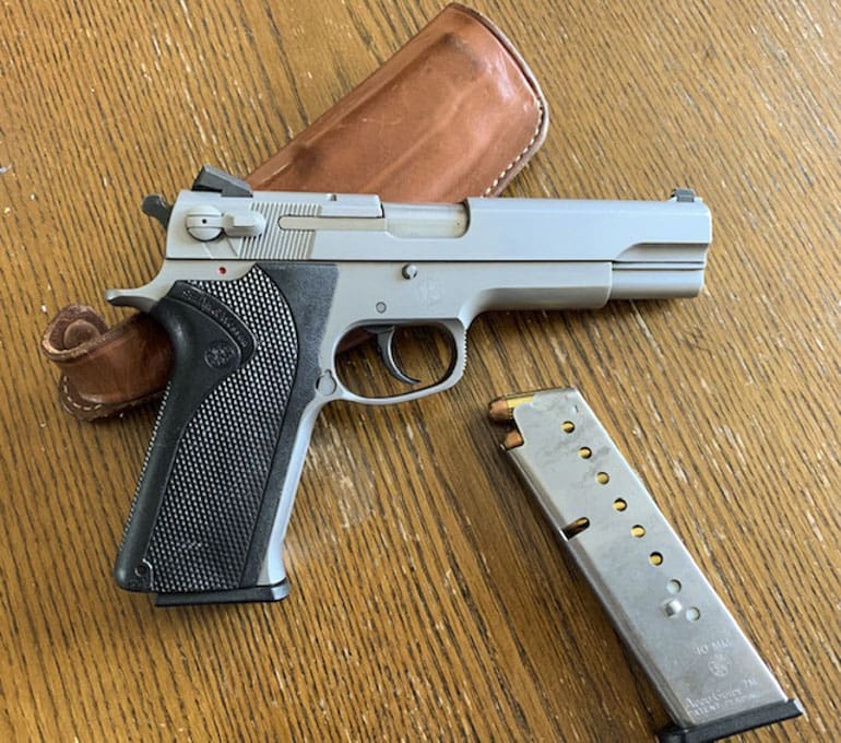 Smith & Wesson 1006 10mm pistol