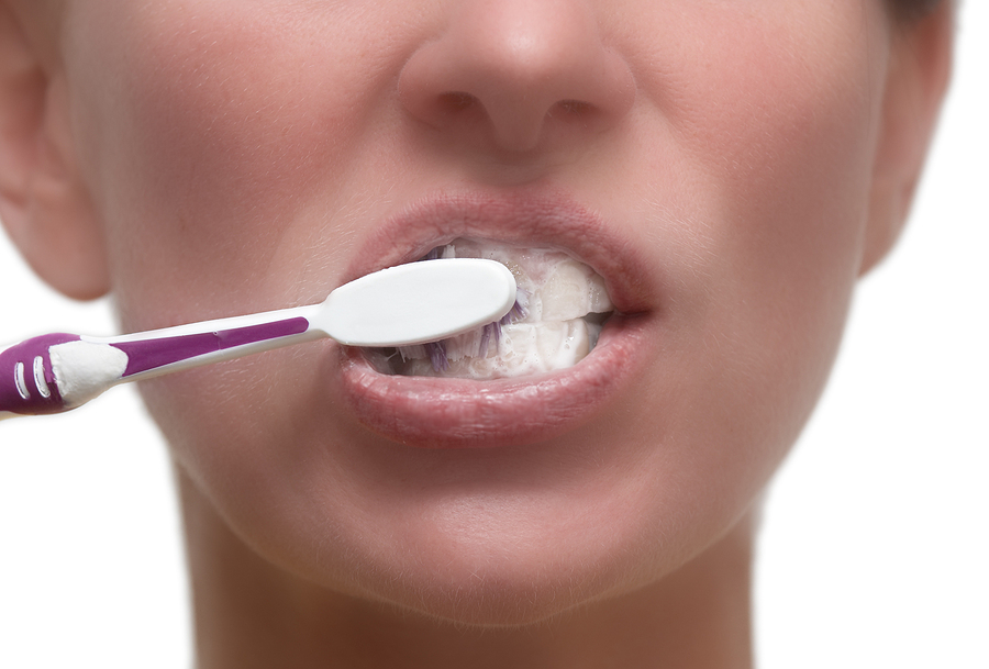 woman brushing her teeth