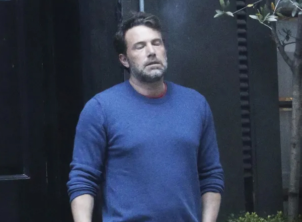 affleck smoking feat