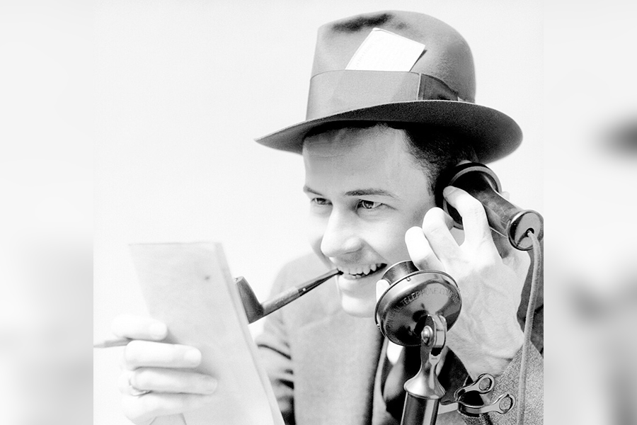 vintage jounalist reporter wikimedia commons