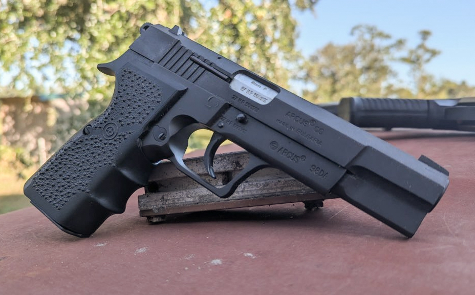 Bulgarian Arcus 98DA DA/SA pistol
